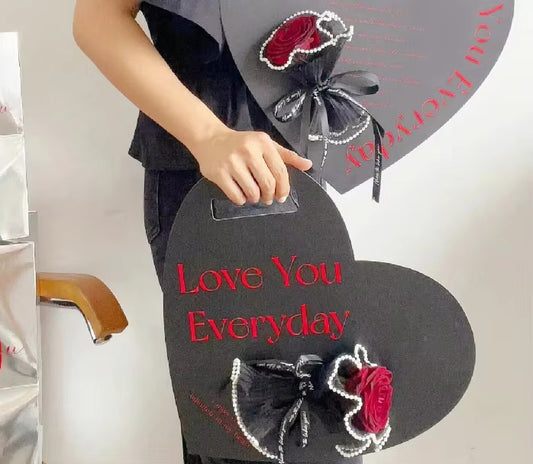 Heart-shaped paperboard flower holder with ‘Love You Everyday’ text.