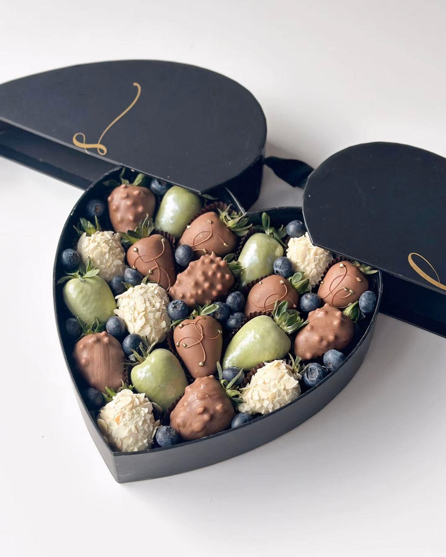 Sweet Love Heart Flower Gift Box