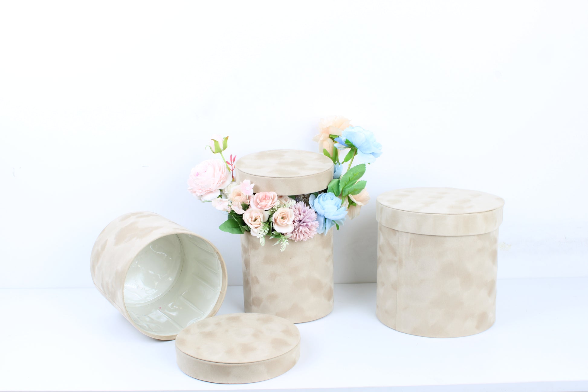 Chic Velvet Round Flower Box with Lid