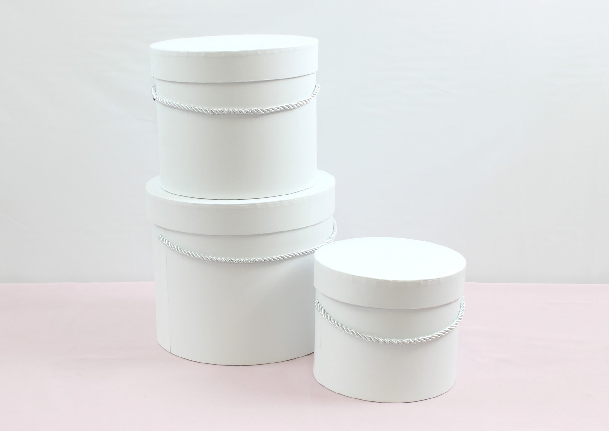 White Basic Round Flower Hat Box with Lid