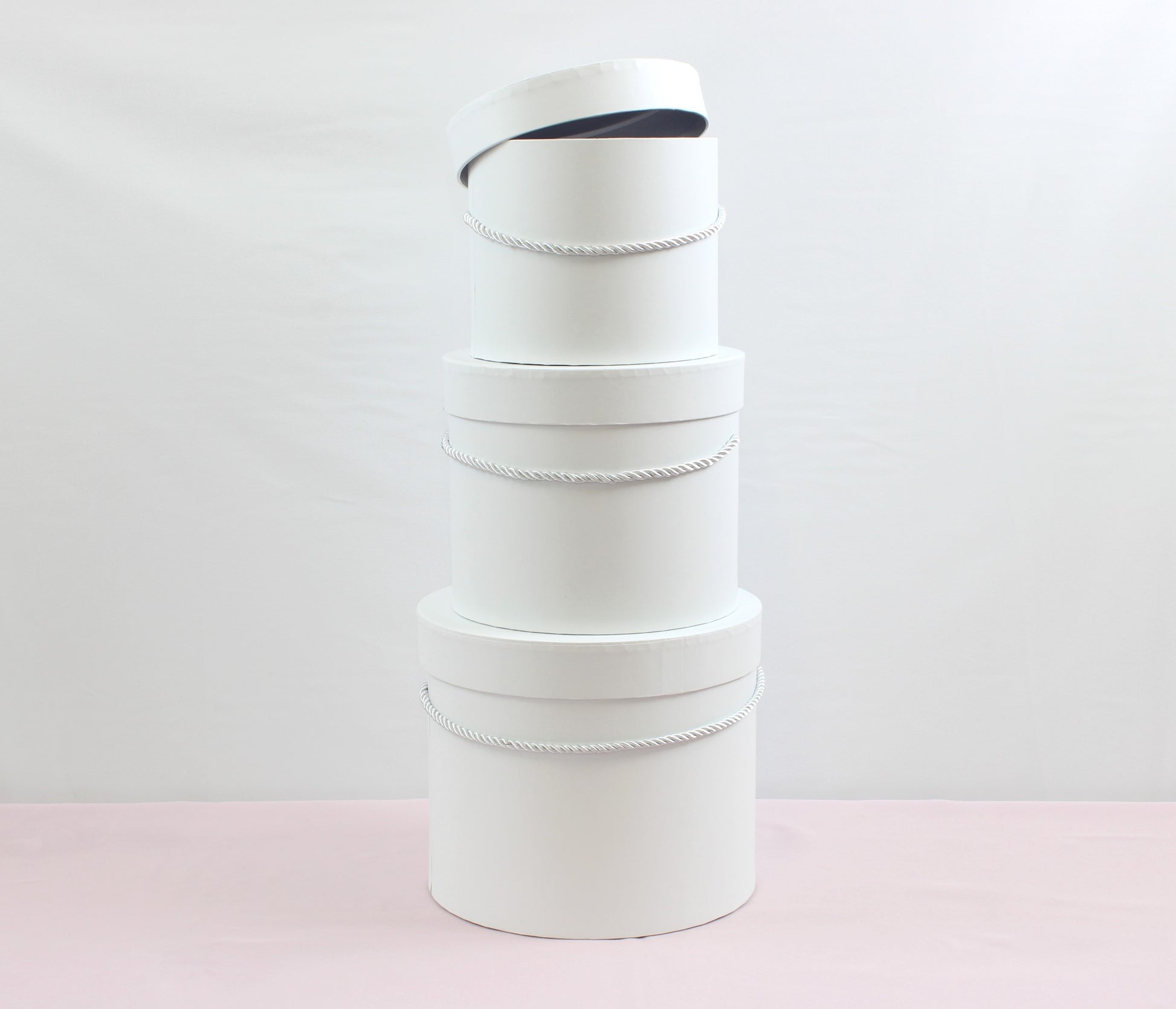 White Basic Round Flower Hat Box with Lid