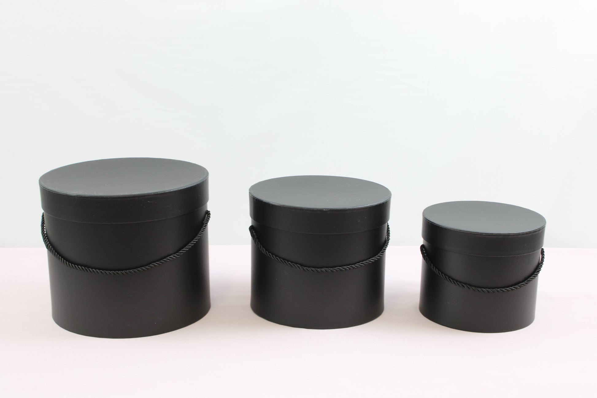 Black Basic Round Flower Hat Box with Lid