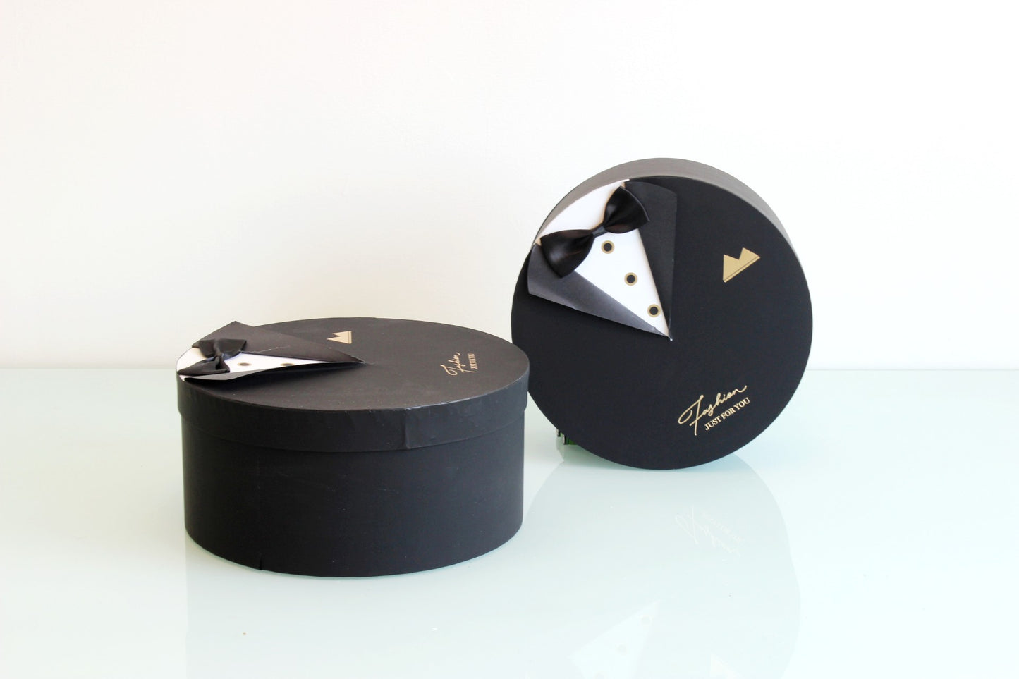 Tuxedo Round Box