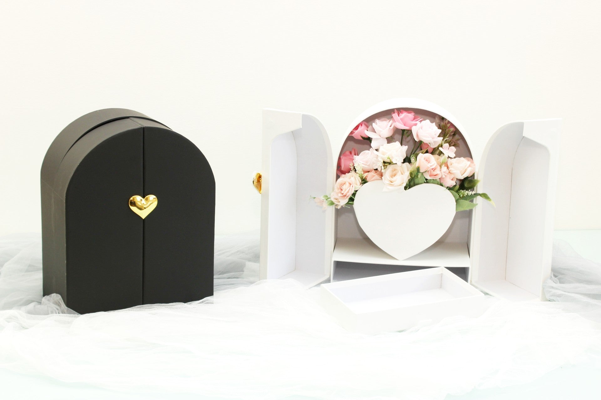 Love Pattern Round Flower Gift Box  Elegant Flower Packaging Supply –  Elegant Supply