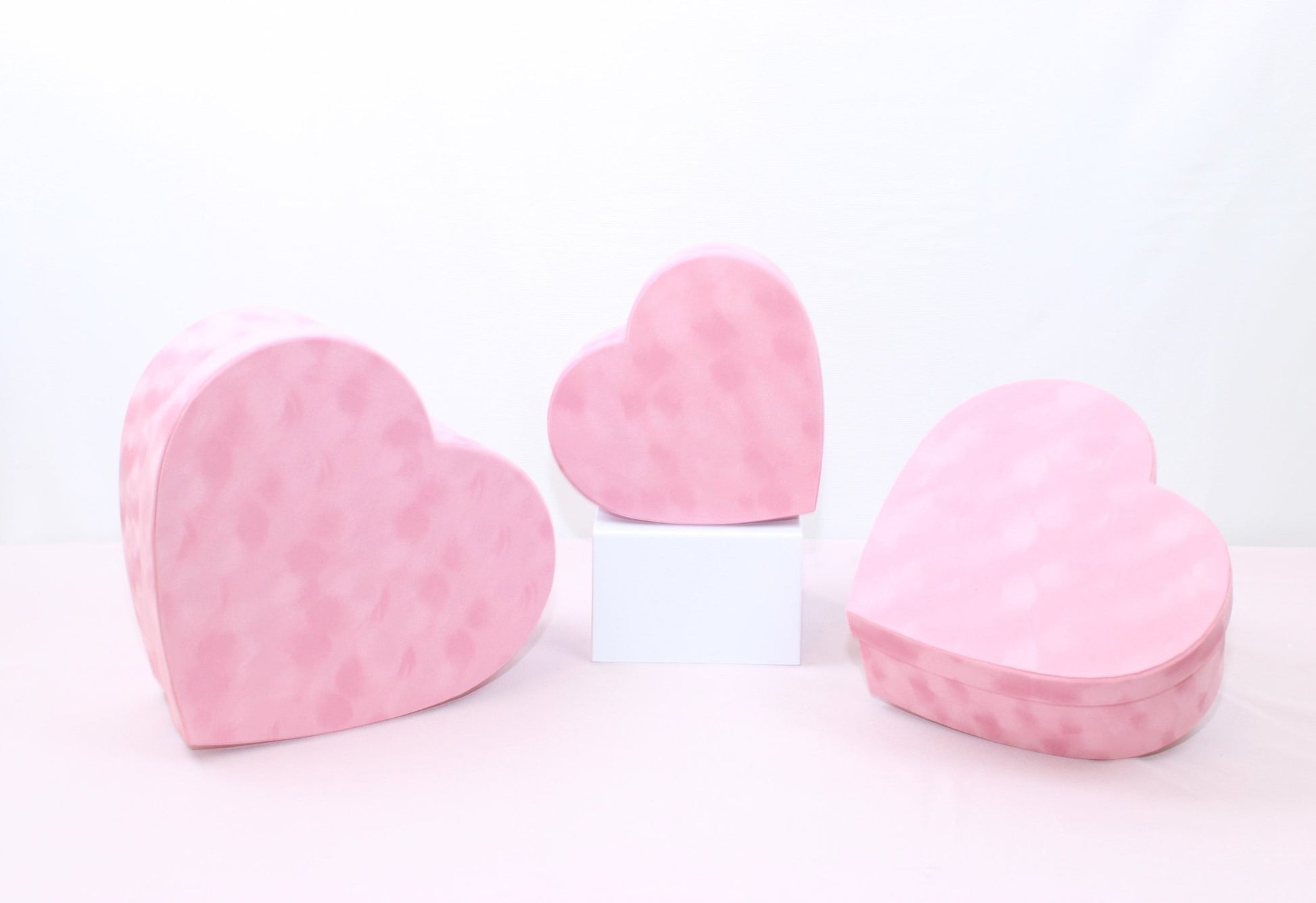 Chic Velvet Heart Flower Box with Lid - Elegant Supply