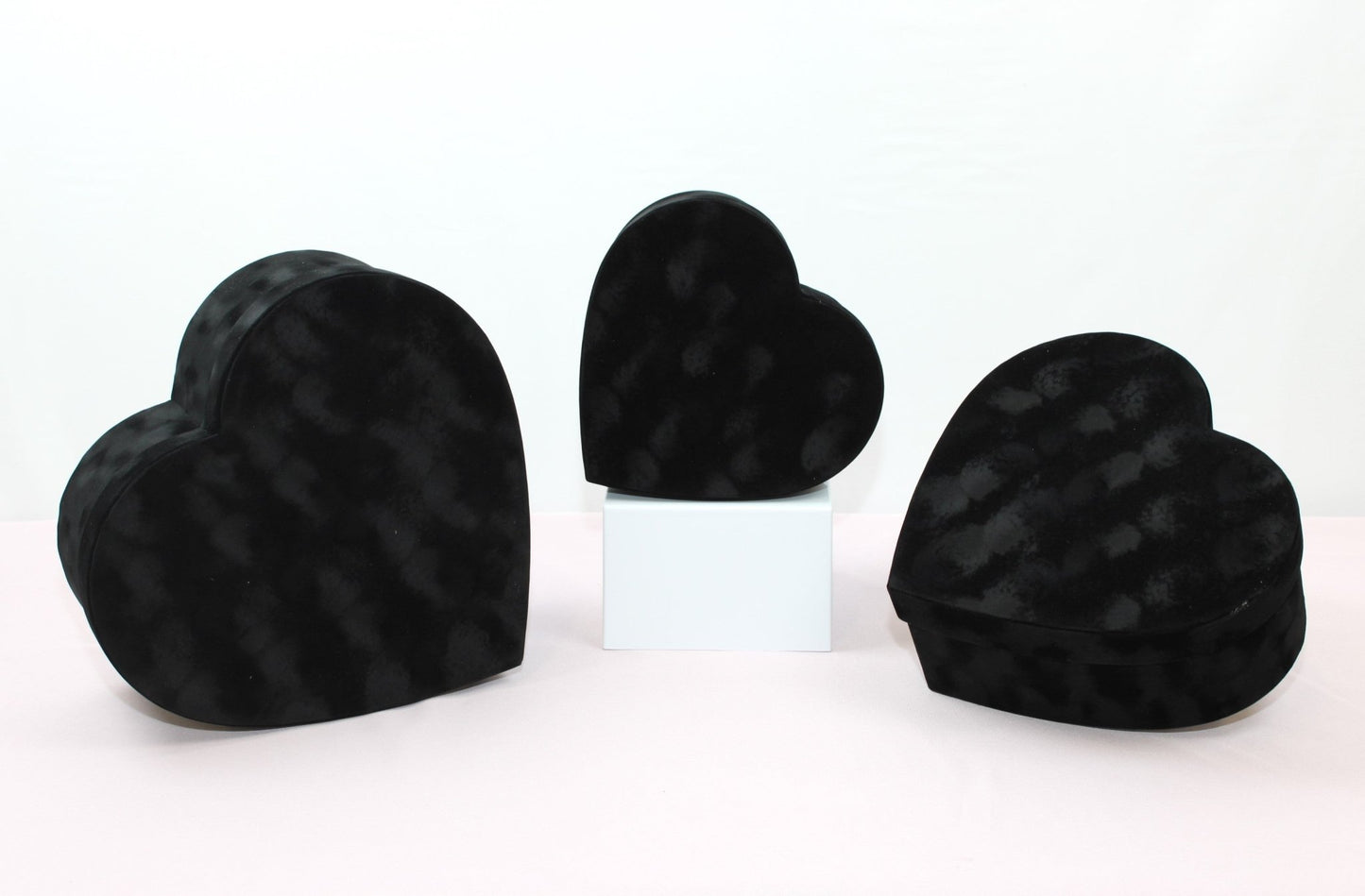 Chic Velvet Heart Flower Box with Lid - Elegant Supply