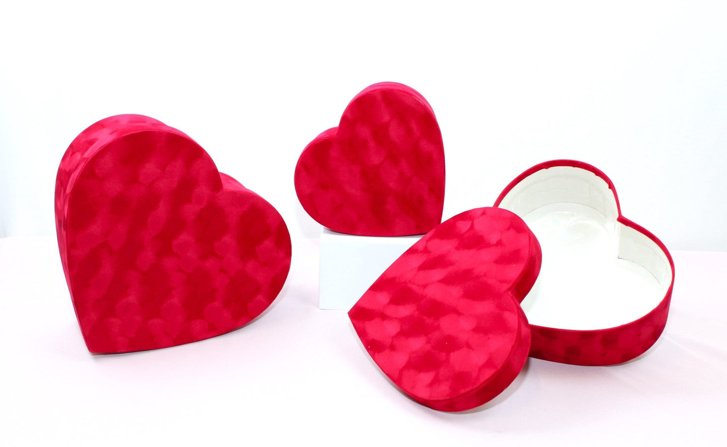 Chic Velvet Heart Flower Box with Lid - Elegant Supply
