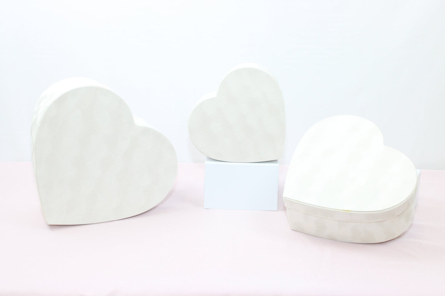 Chic Velvet Heart Flower Box with Lid - Elegant Supply