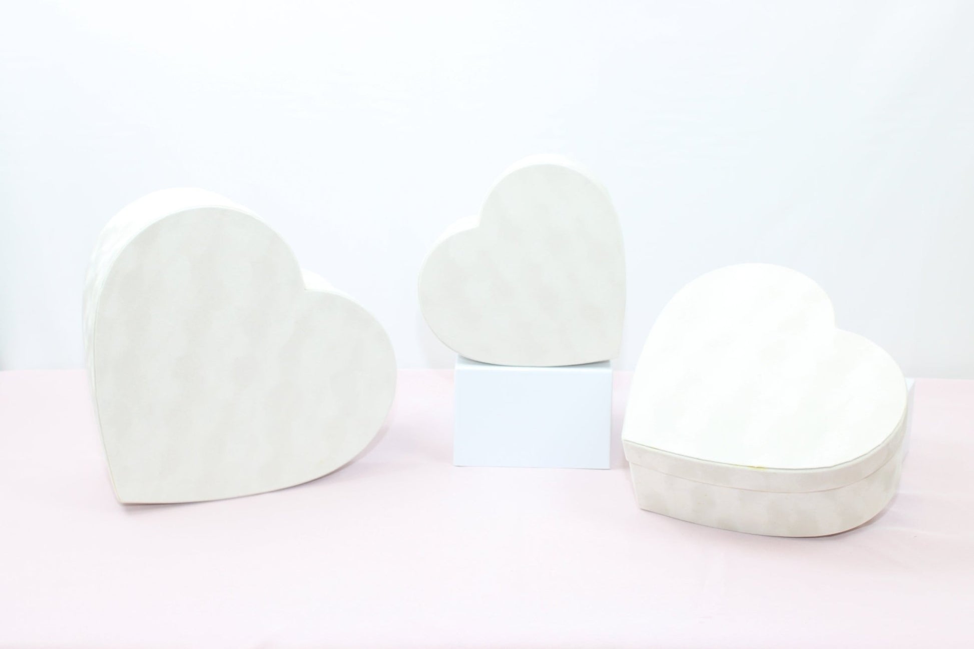 Chic Velvet Heart Flower Box with Lid - Elegant Supply