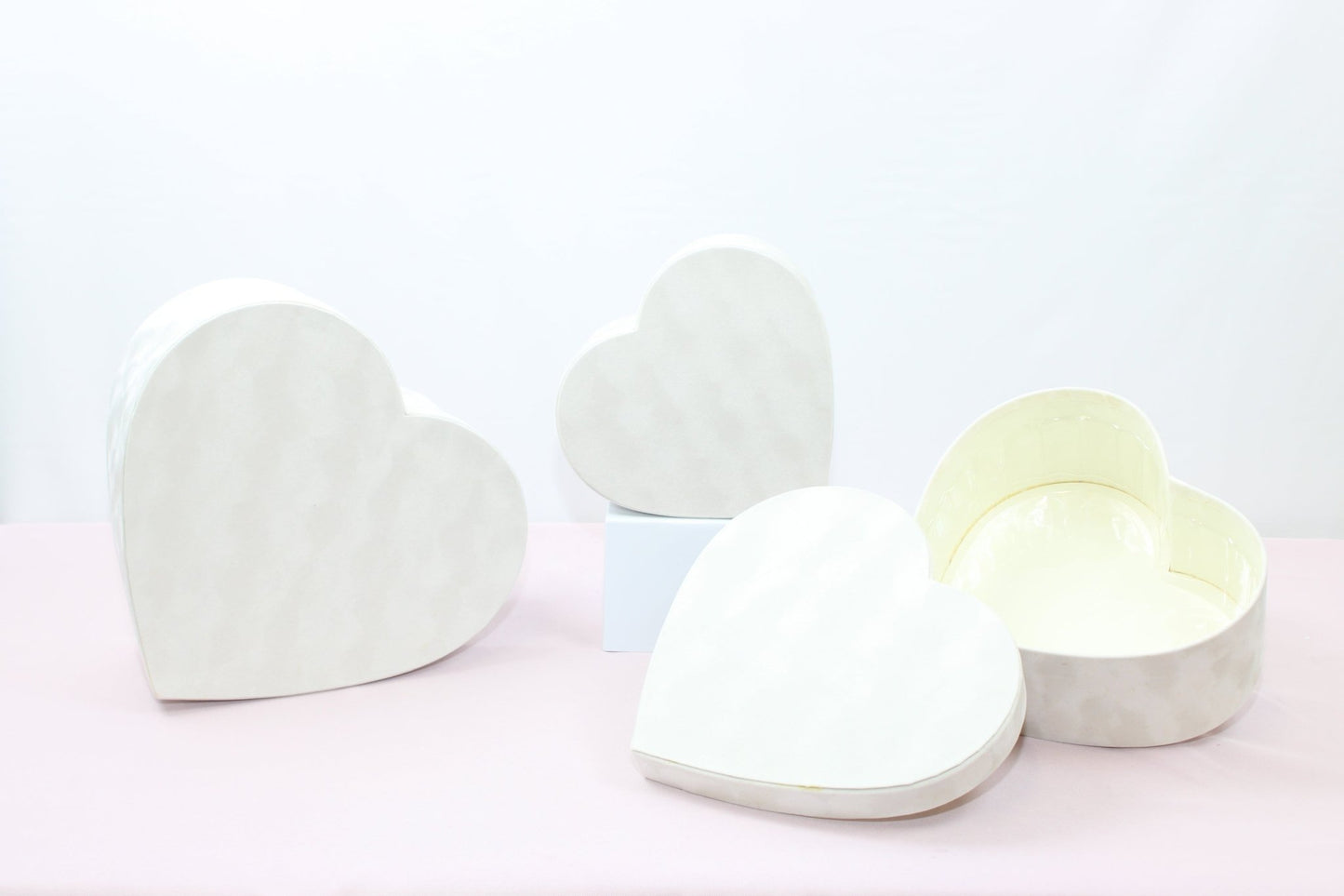 Chic Velvet Heart Flower Box with Lid - Elegant Supply