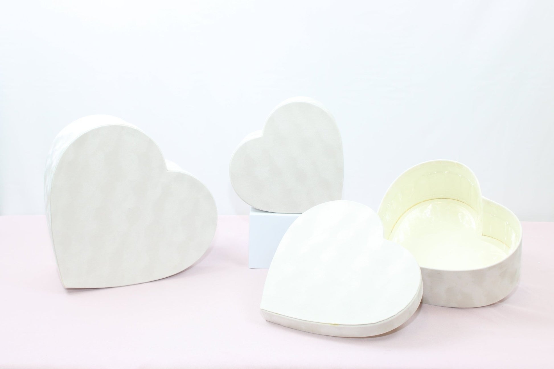 Chic Velvet Heart Flower Box with Lid - Elegant Supply