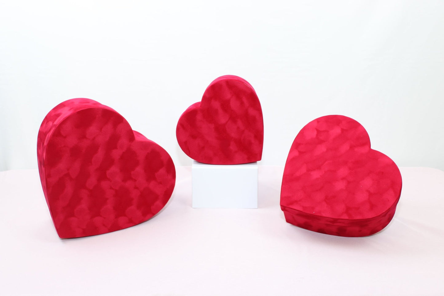 Chic Velvet Heart Flower Box with Lid - Elegant Supply