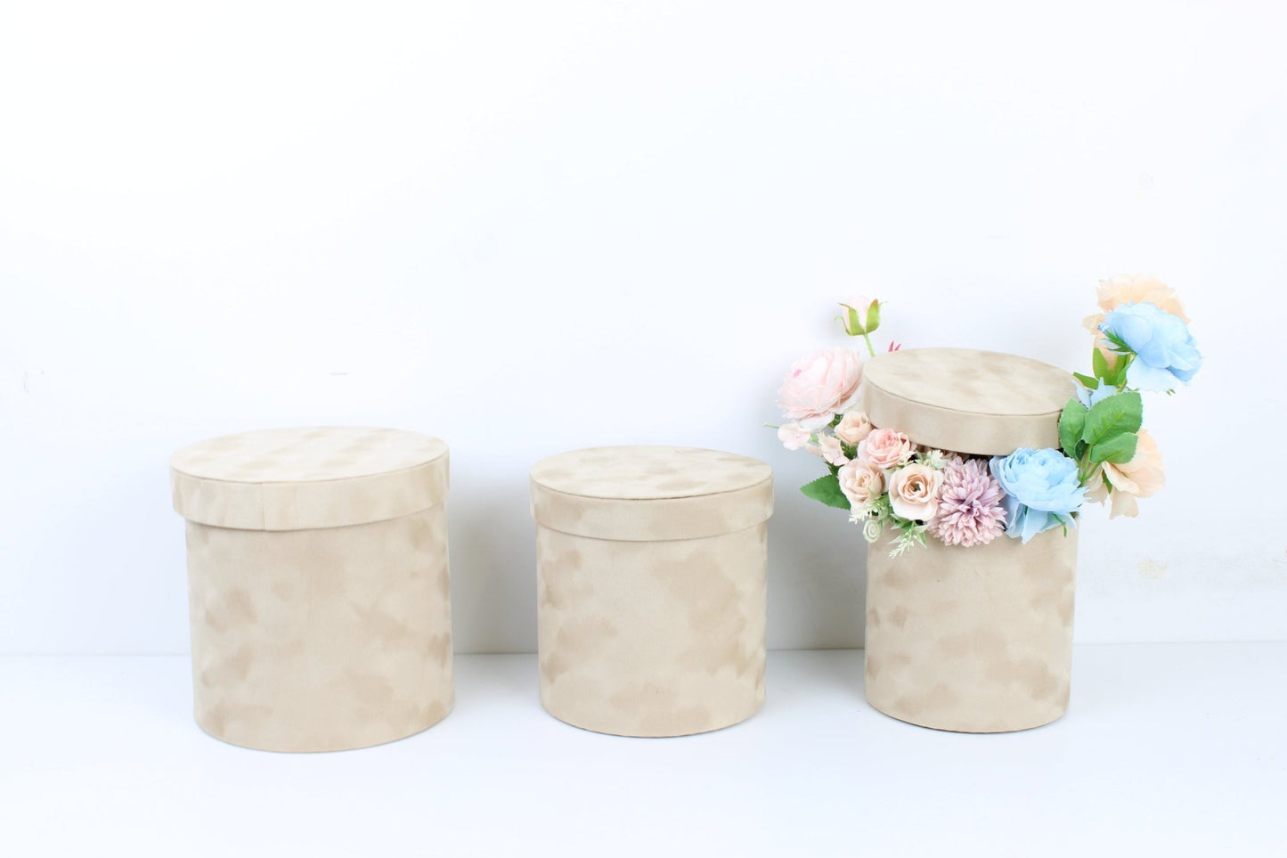 Chic Velvet Round Flower Box with Lid - Elegant Supply