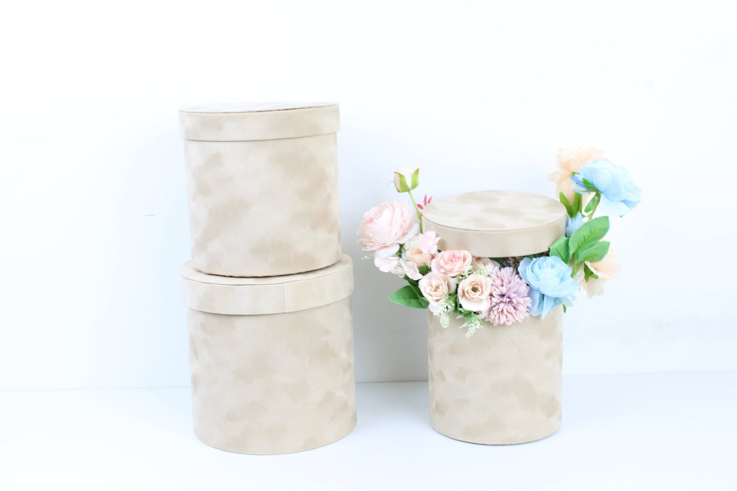 Chic Velvet Round Flower Box with Lid - Elegant Supply