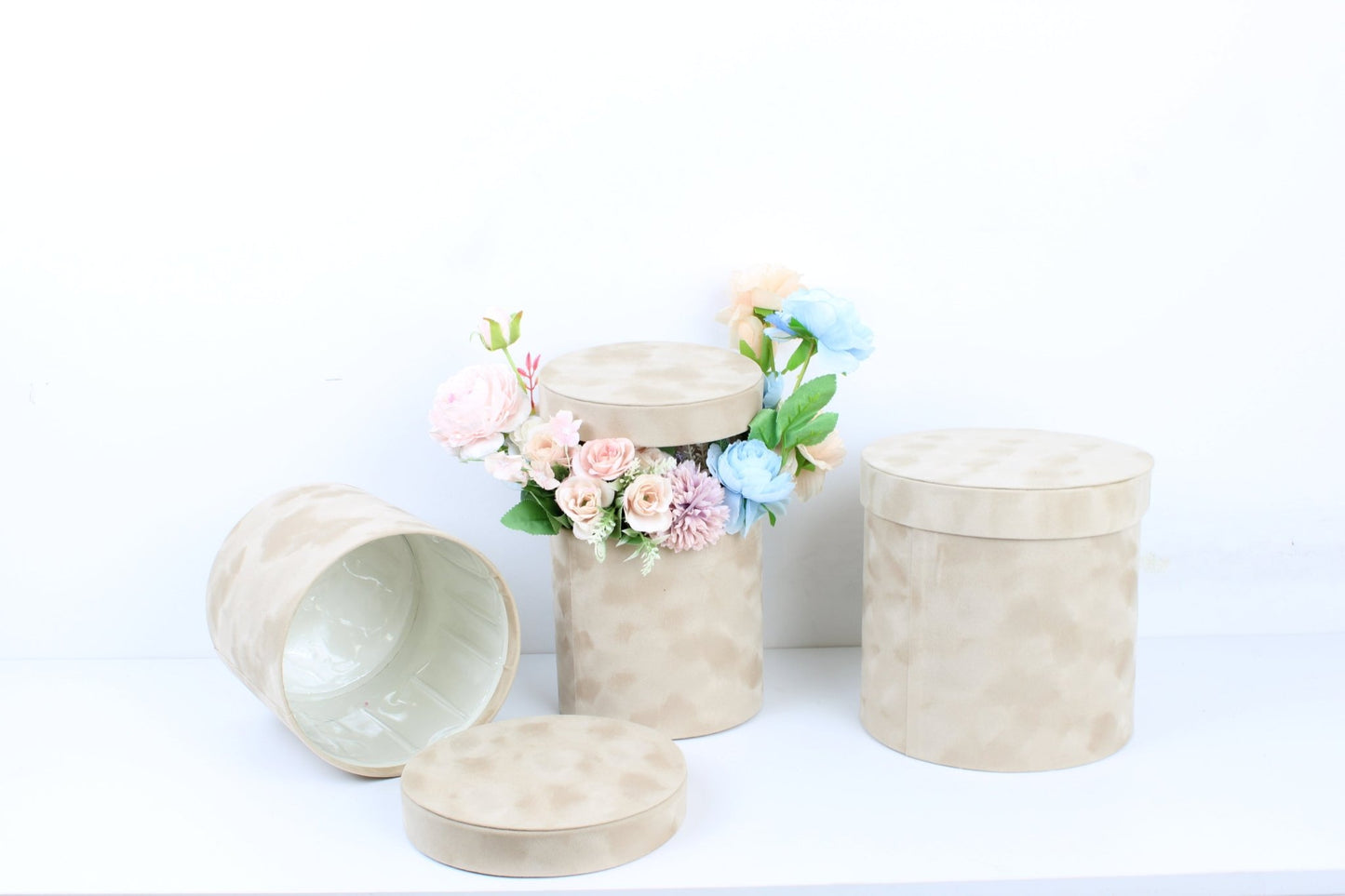 Chic Velvet Round Flower Box with Lid - Elegant Supply