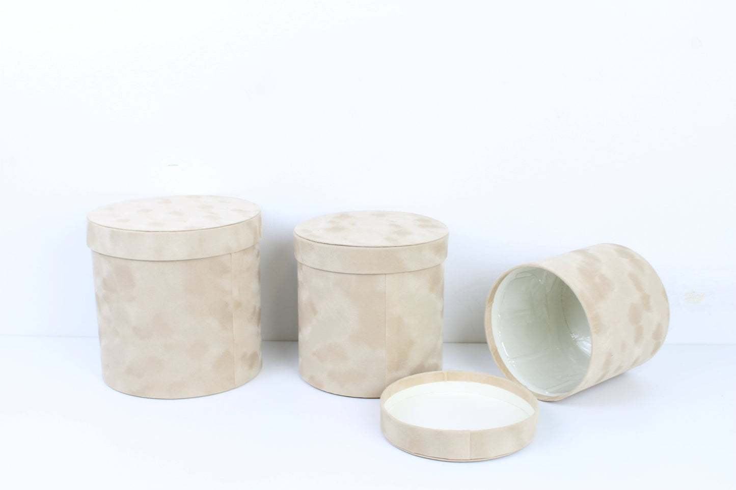 Chic Velvet Round Flower Box with Lid - Elegant Supply