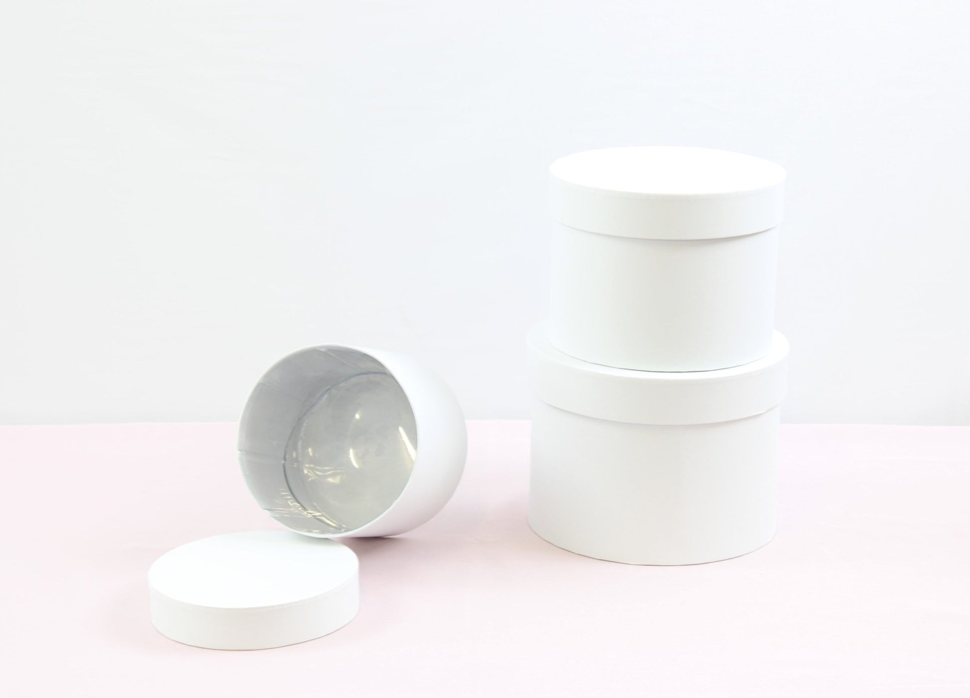 Classic Round Flower Hat Box with Liner Included - Elegant Supply