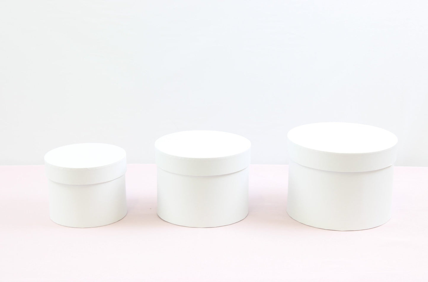 Classic Round Flower Hat Box with Liner Included - Elegant Supply