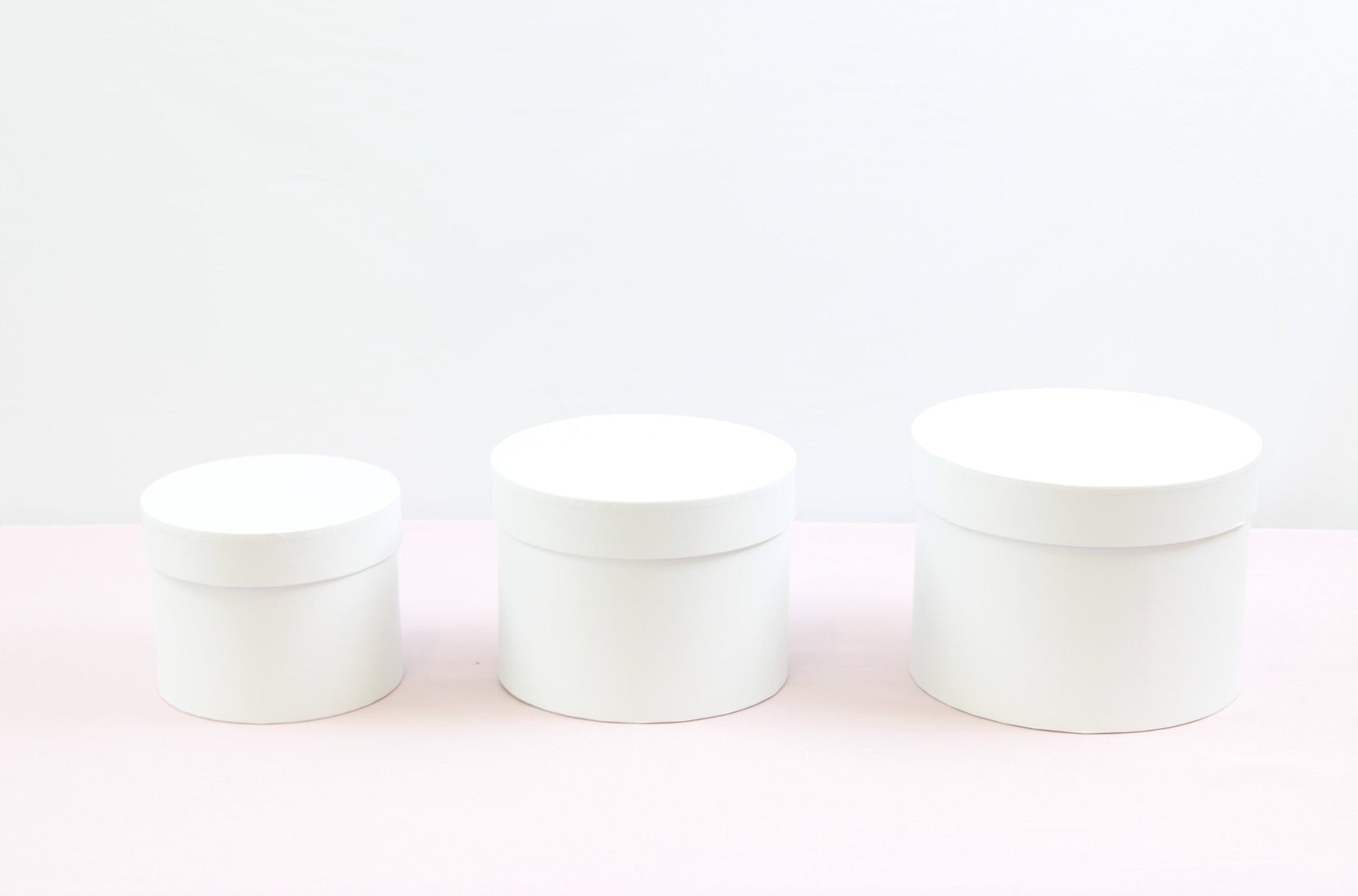 Classic Round Flower Hat Box with Liner Included - Elegant Supply