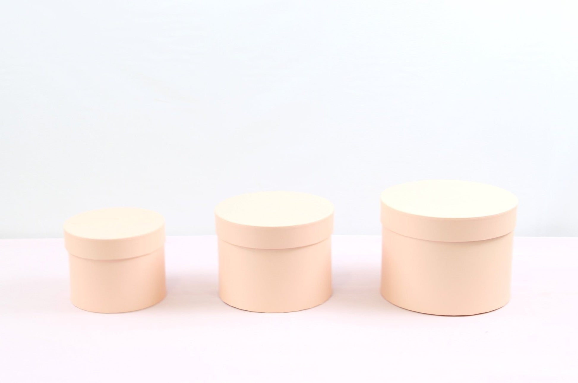 Classic Round Flower Hat Box with Liner Included - Elegant Supply