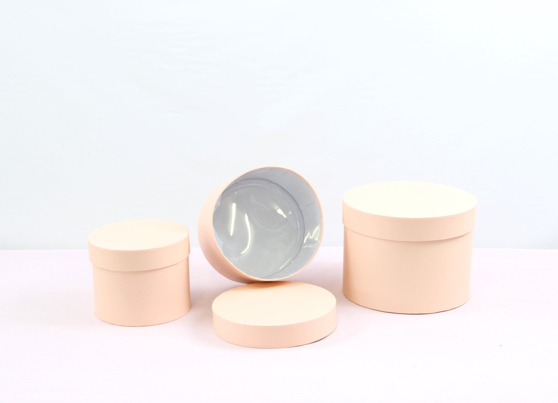 Classic Round Flower Hat Box with Liner Included - Elegant Supply