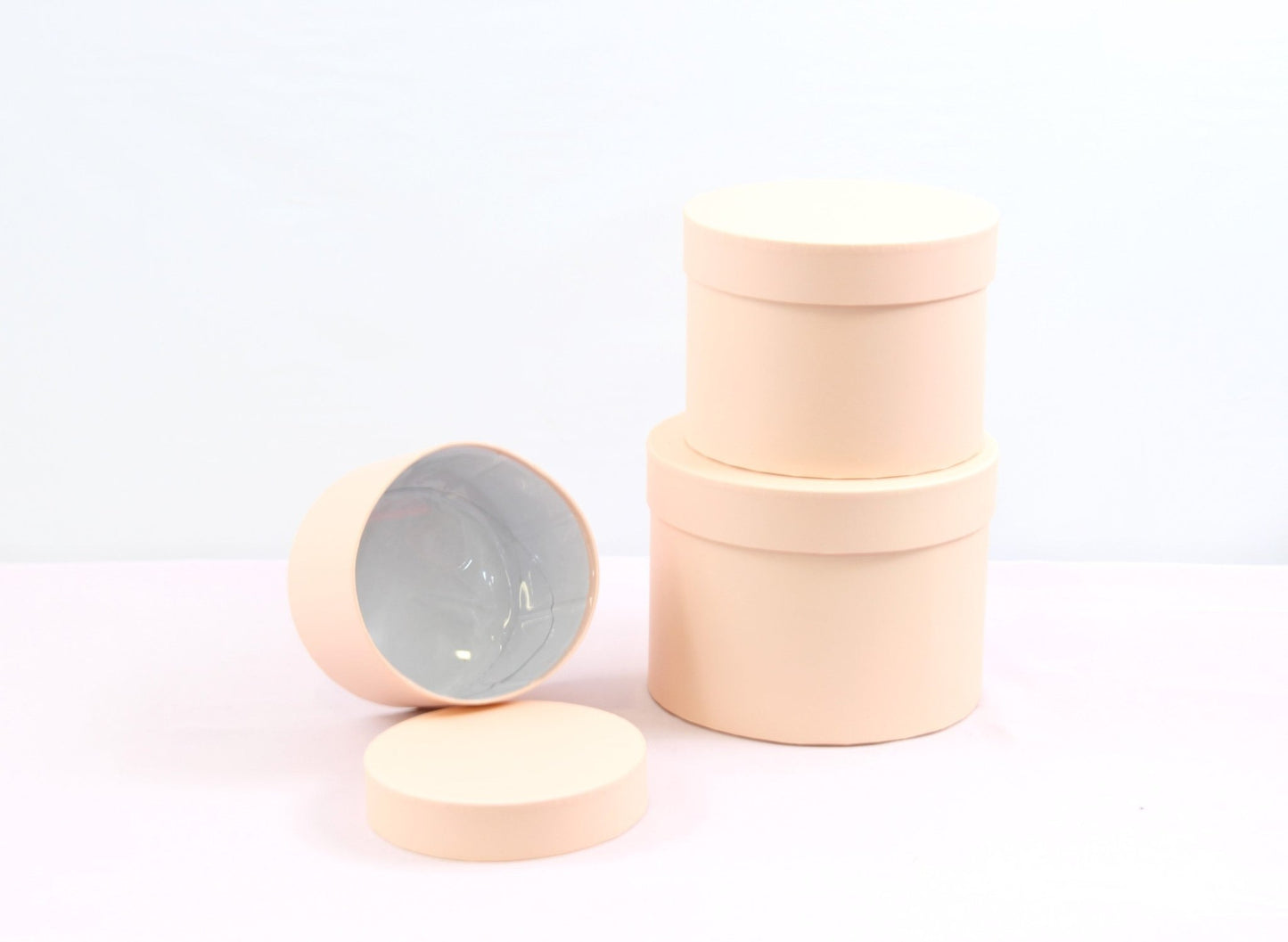 Classic Round Flower Hat Box with Liner Included - Elegant Supply