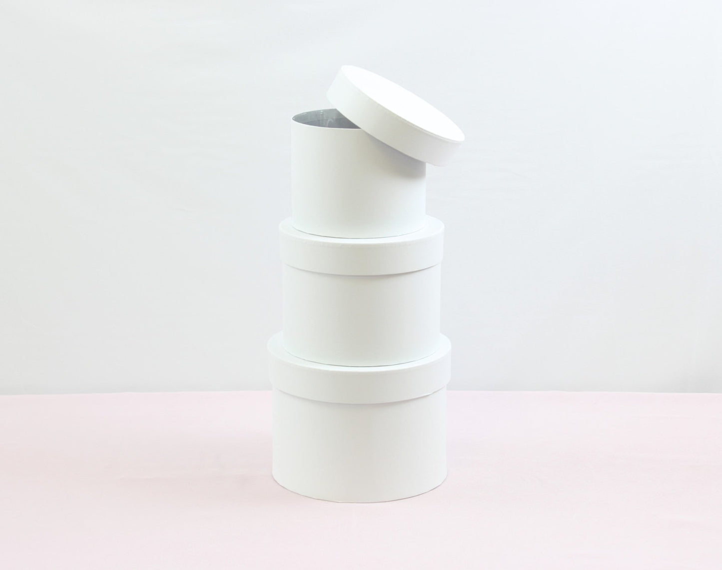 Classic Round Flower Hat Box with Liner Included - Elegant Supply