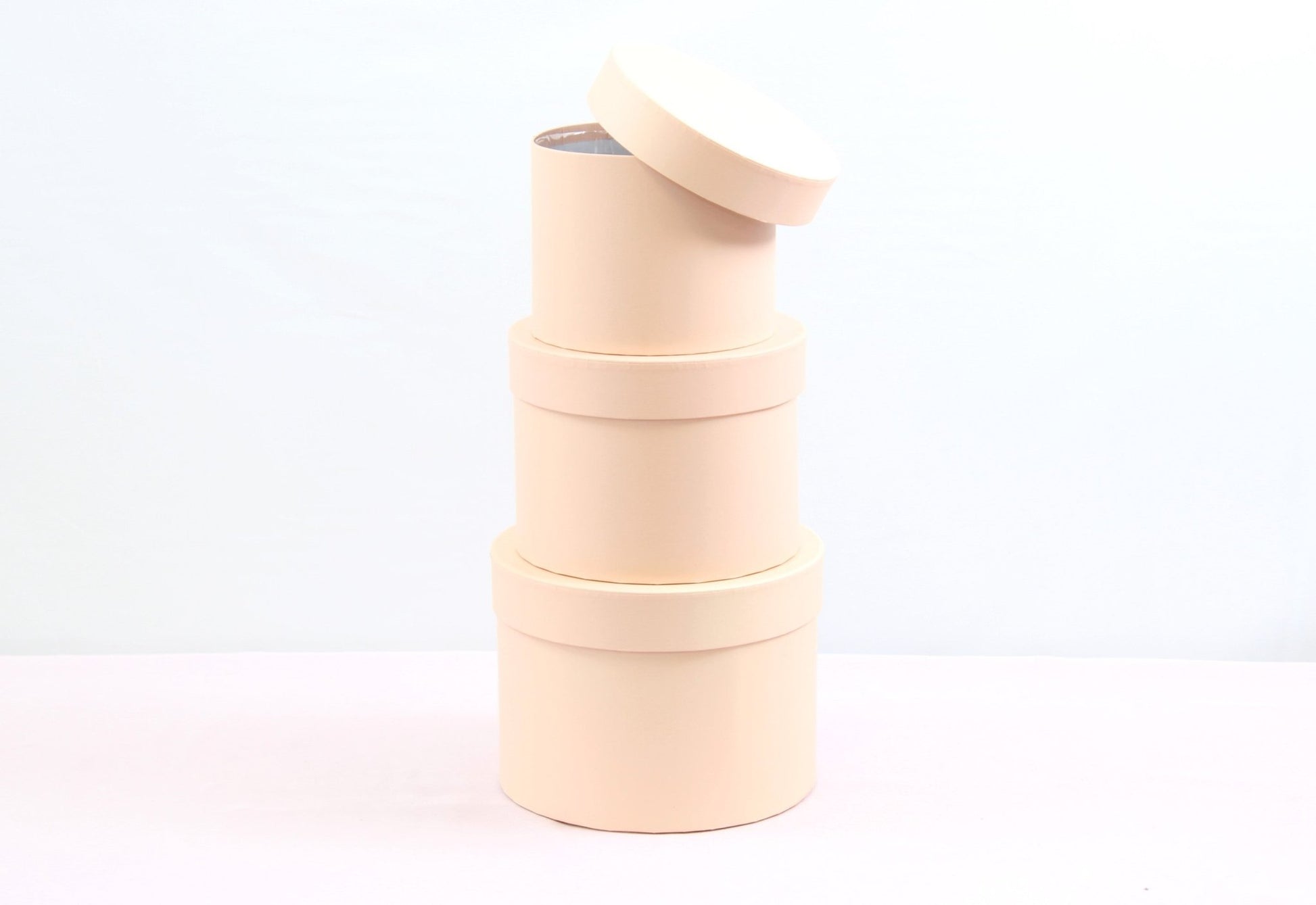 Classic Round Flower Hat Box with Liner Included - Elegant Supply