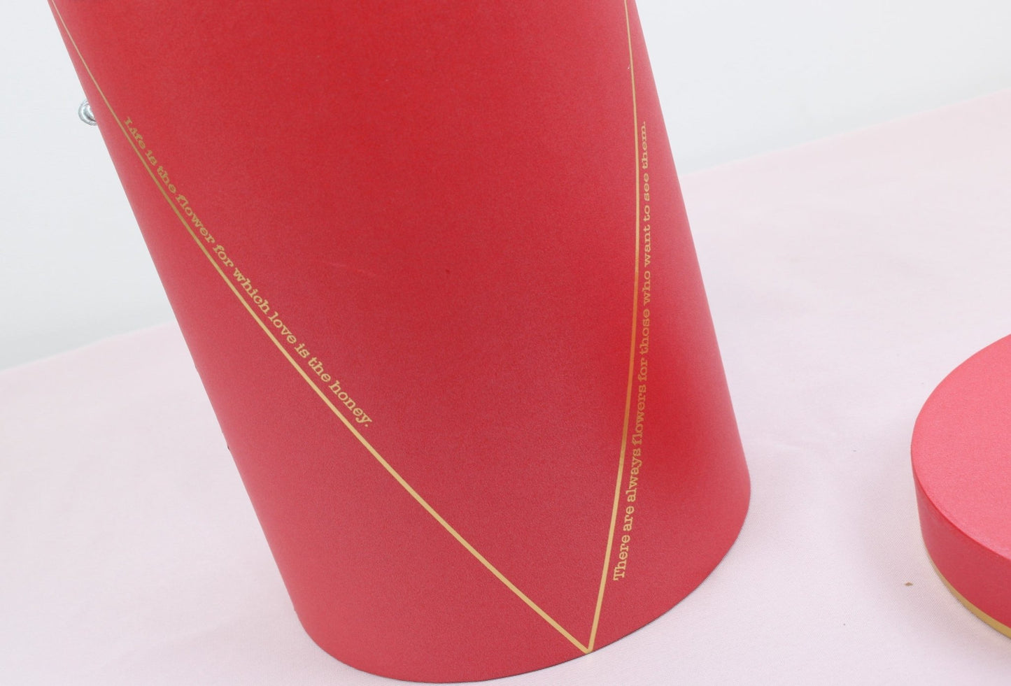 Cute Honey Round Flower Hat Box with Lid - Elegant Supply