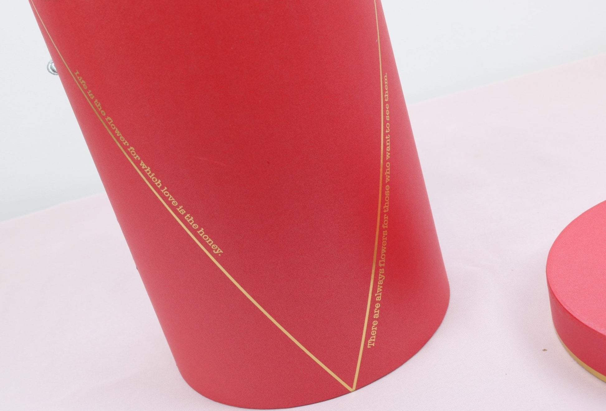 Cute Honey Round Flower Hat Box with Lid - Elegant Supply