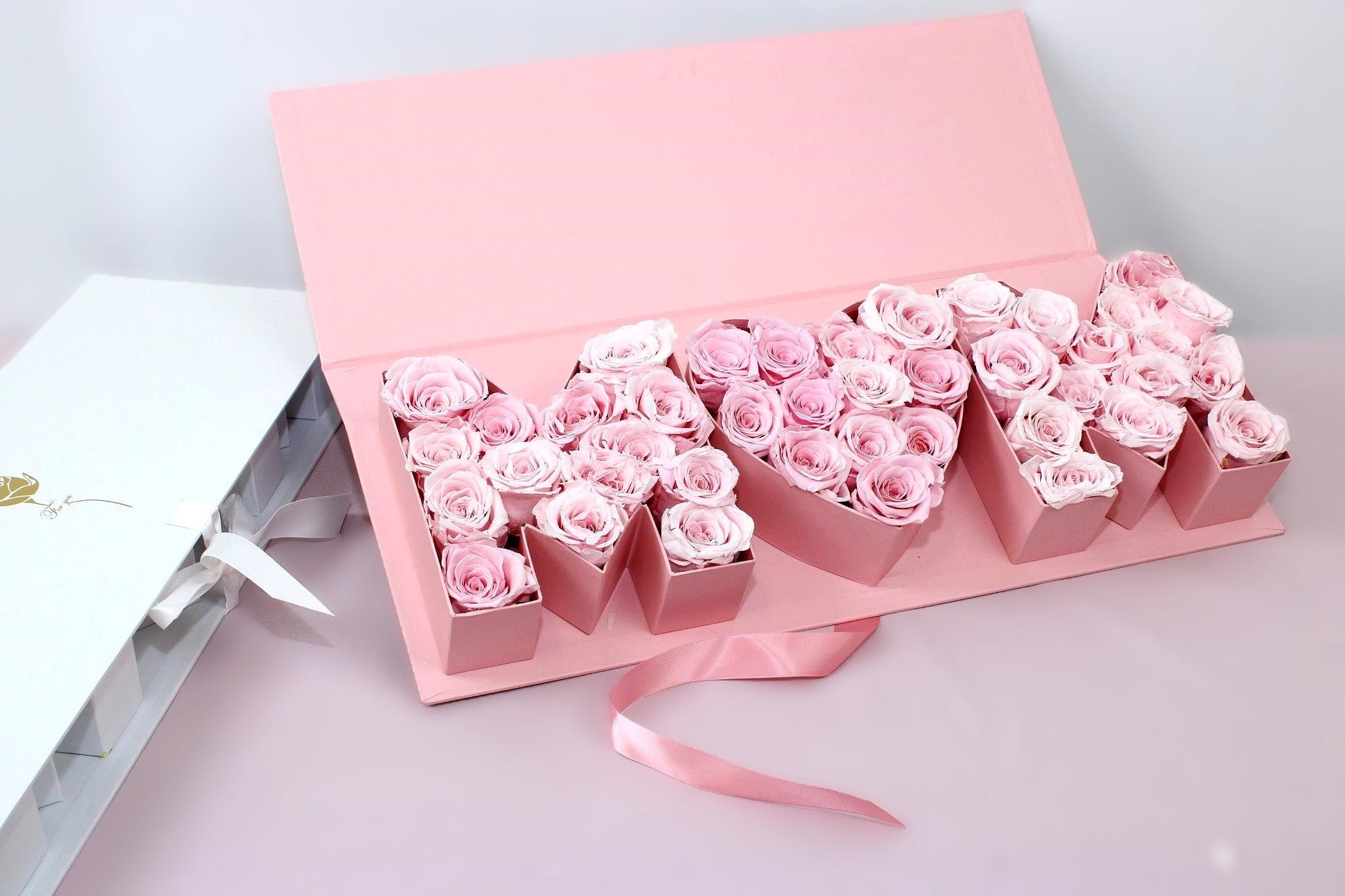 Fillable MOM Letters Flower Gift Box - Elegant Supply