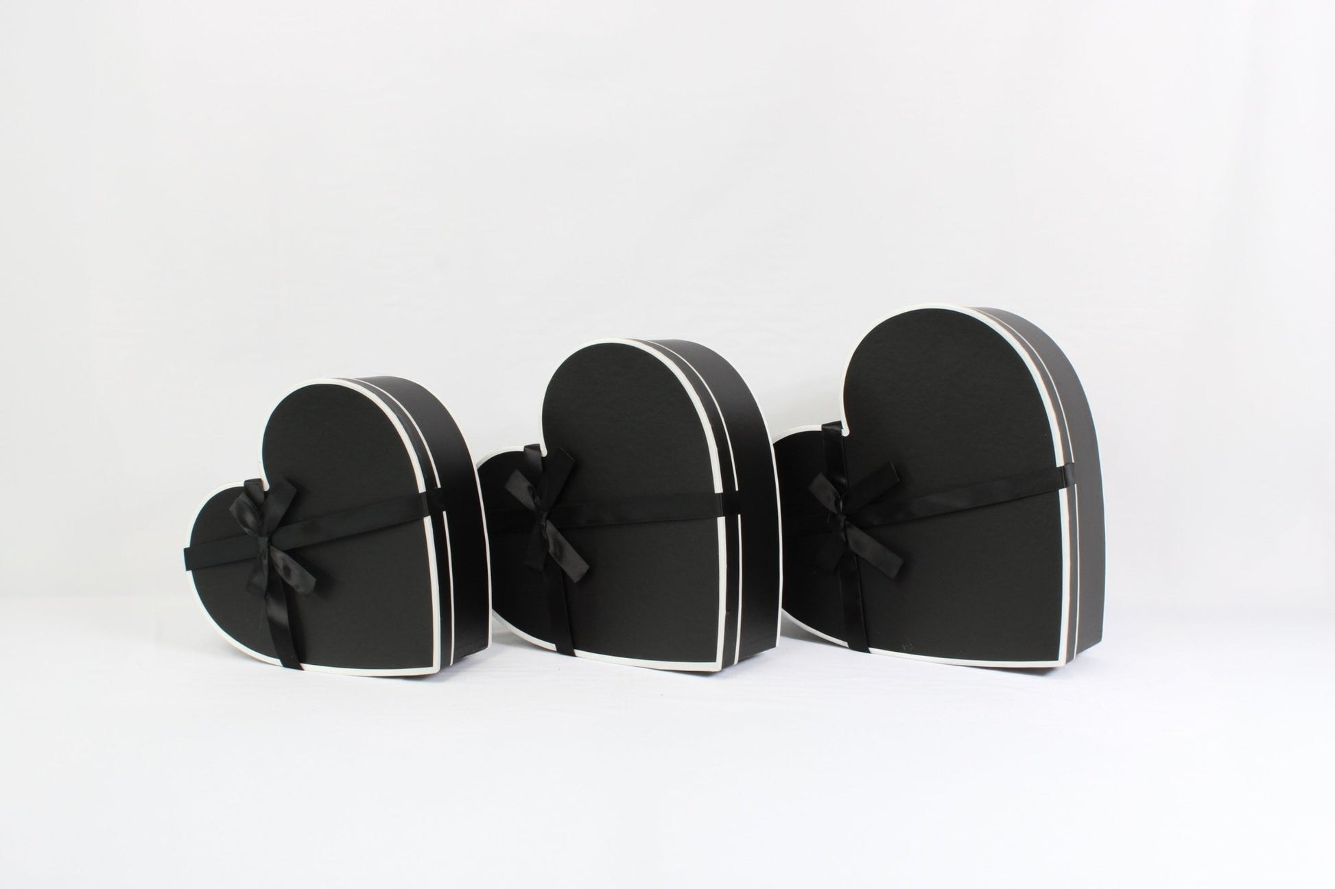 French Inspired Heart Shape Flower Gift Box with Ribbon - Elegant Supply