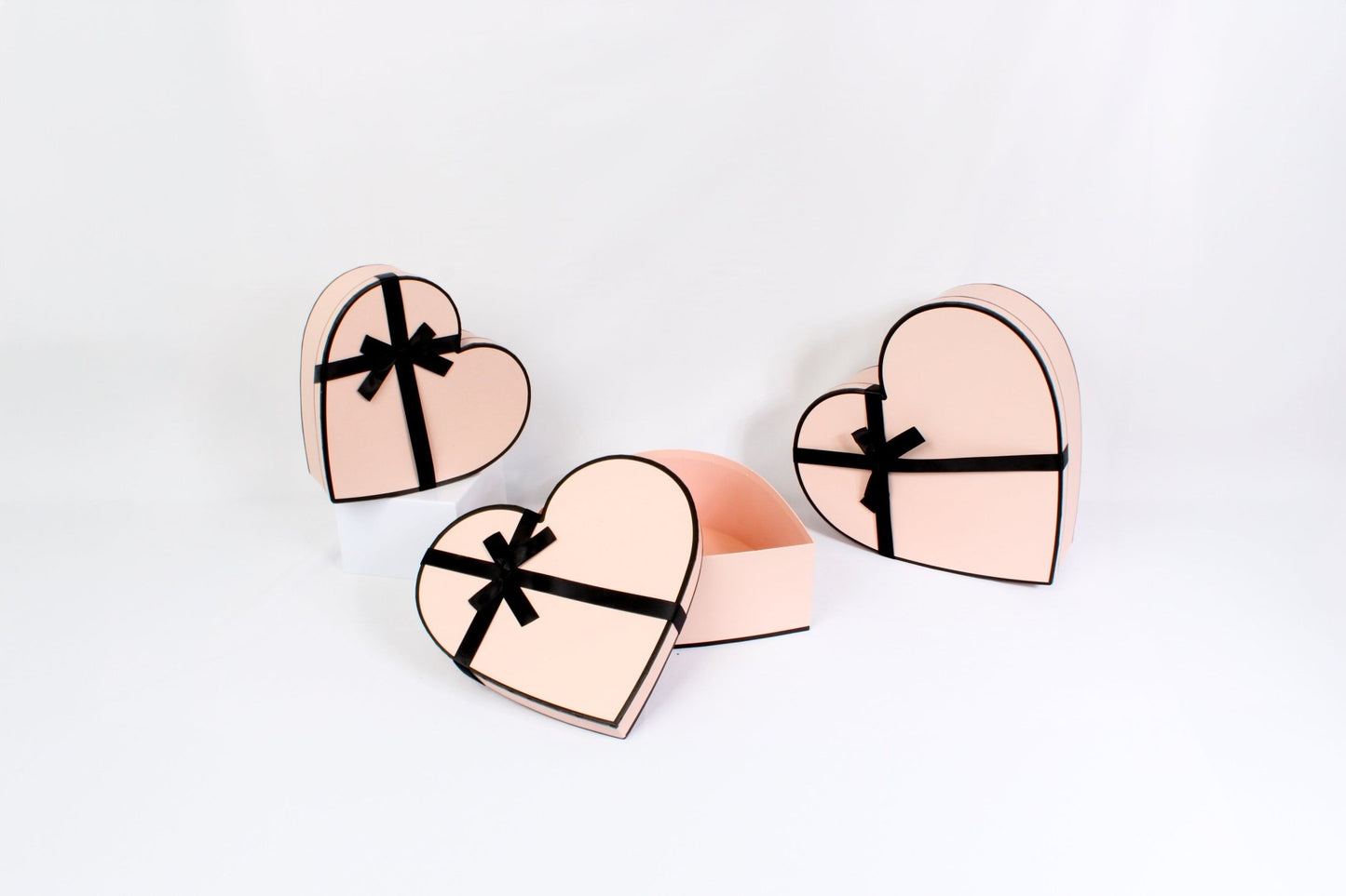 French Inspired Heart Shape Flower Gift Box with Ribbon - Elegant Supply