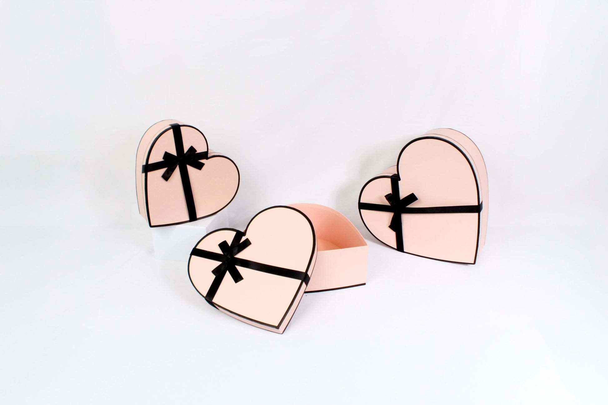 French Inspired Heart Shape Flower Gift Box with Ribbon - Elegant Supply