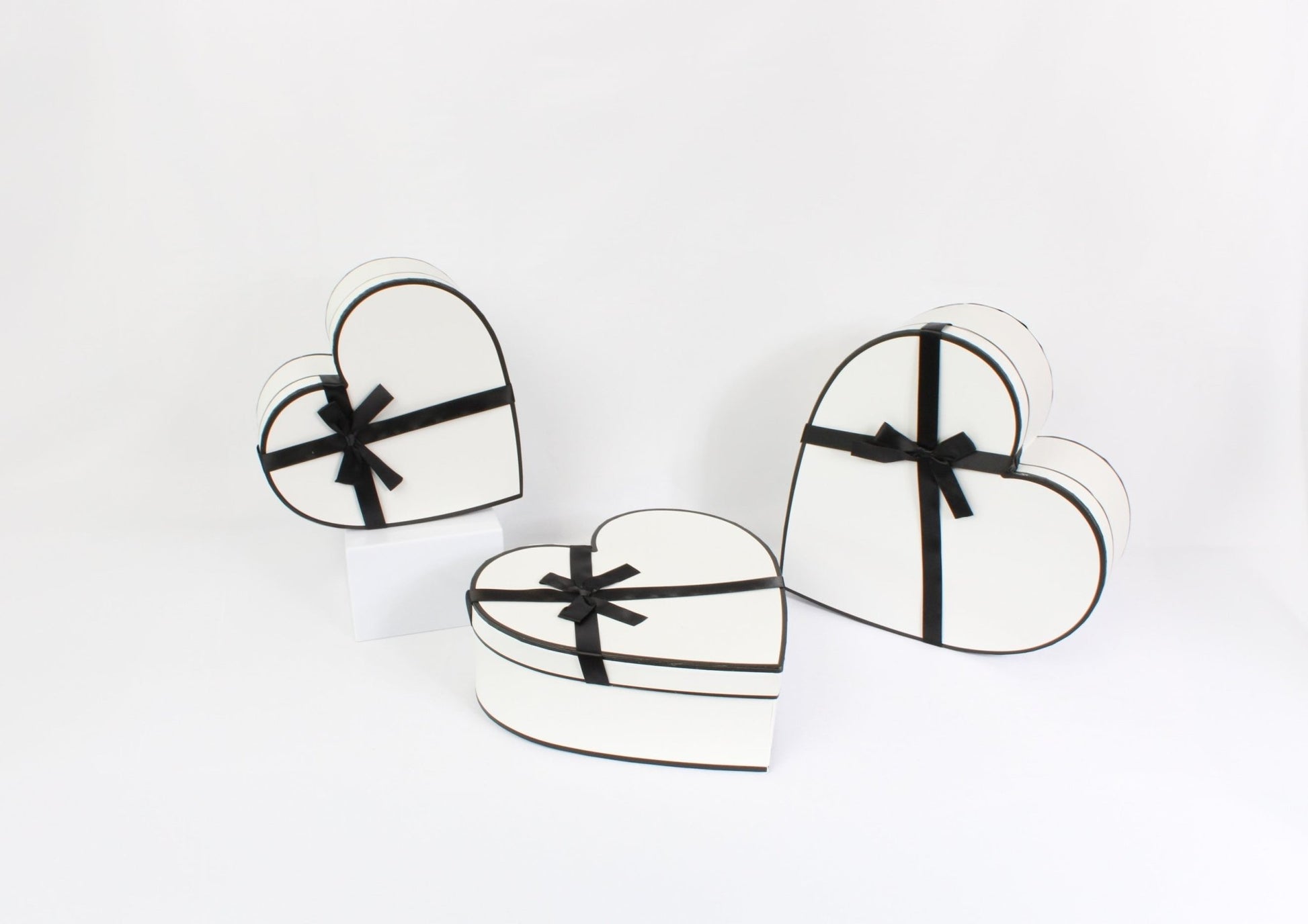 French Inspired Heart Shape Flower Gift Box with Ribbon - Elegant Supply