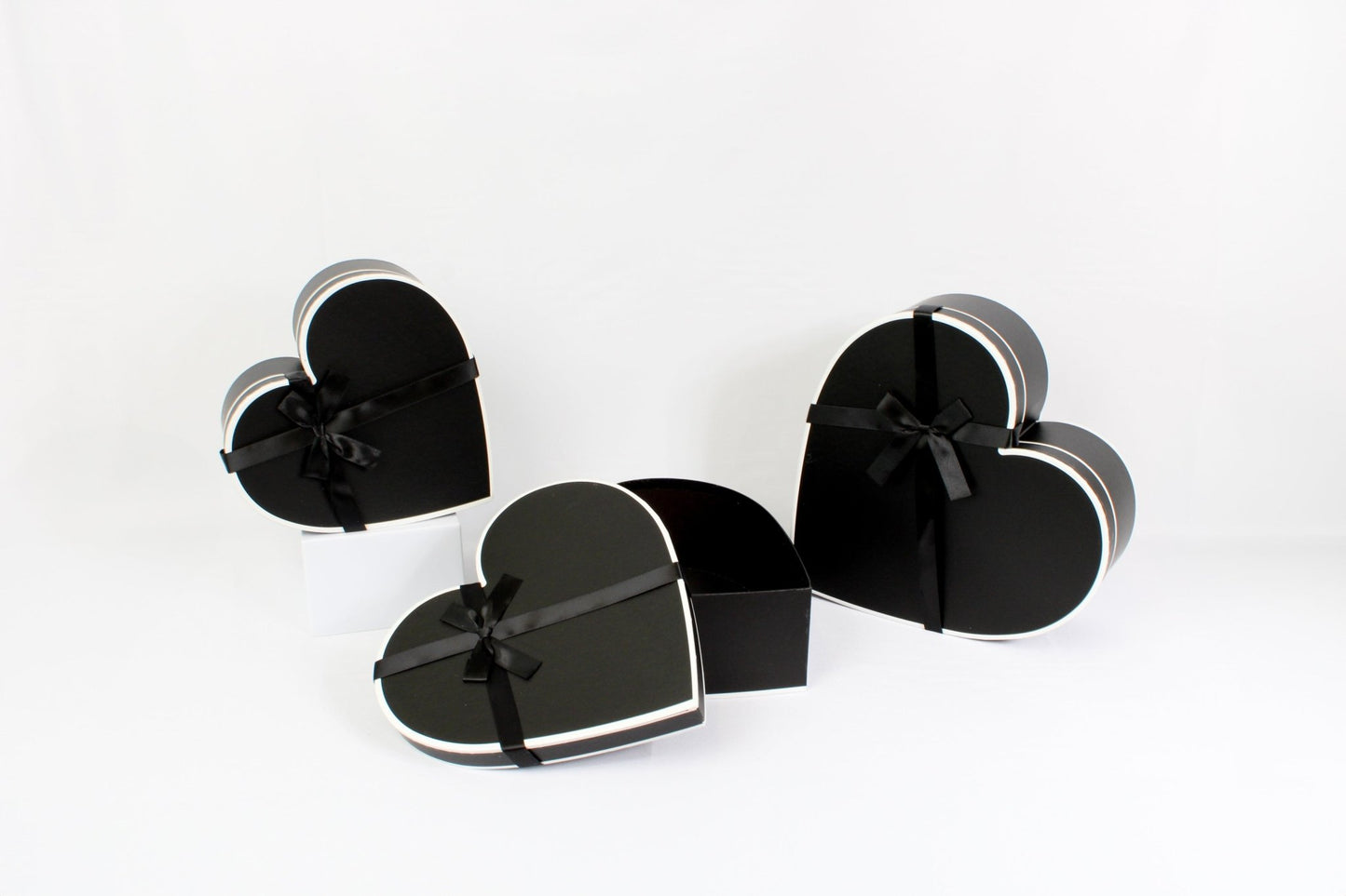 French Inspired Heart Shape Flower Gift Box with Ribbon - Elegant Supply