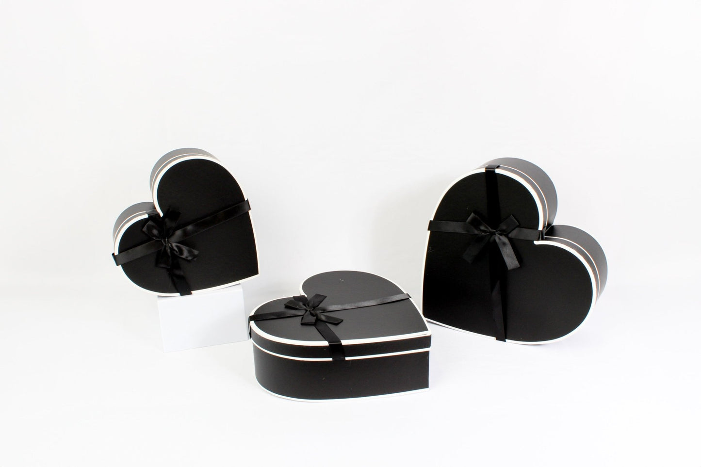 French Inspired Heart Shape Flower Gift Box with Ribbon - Elegant Supply