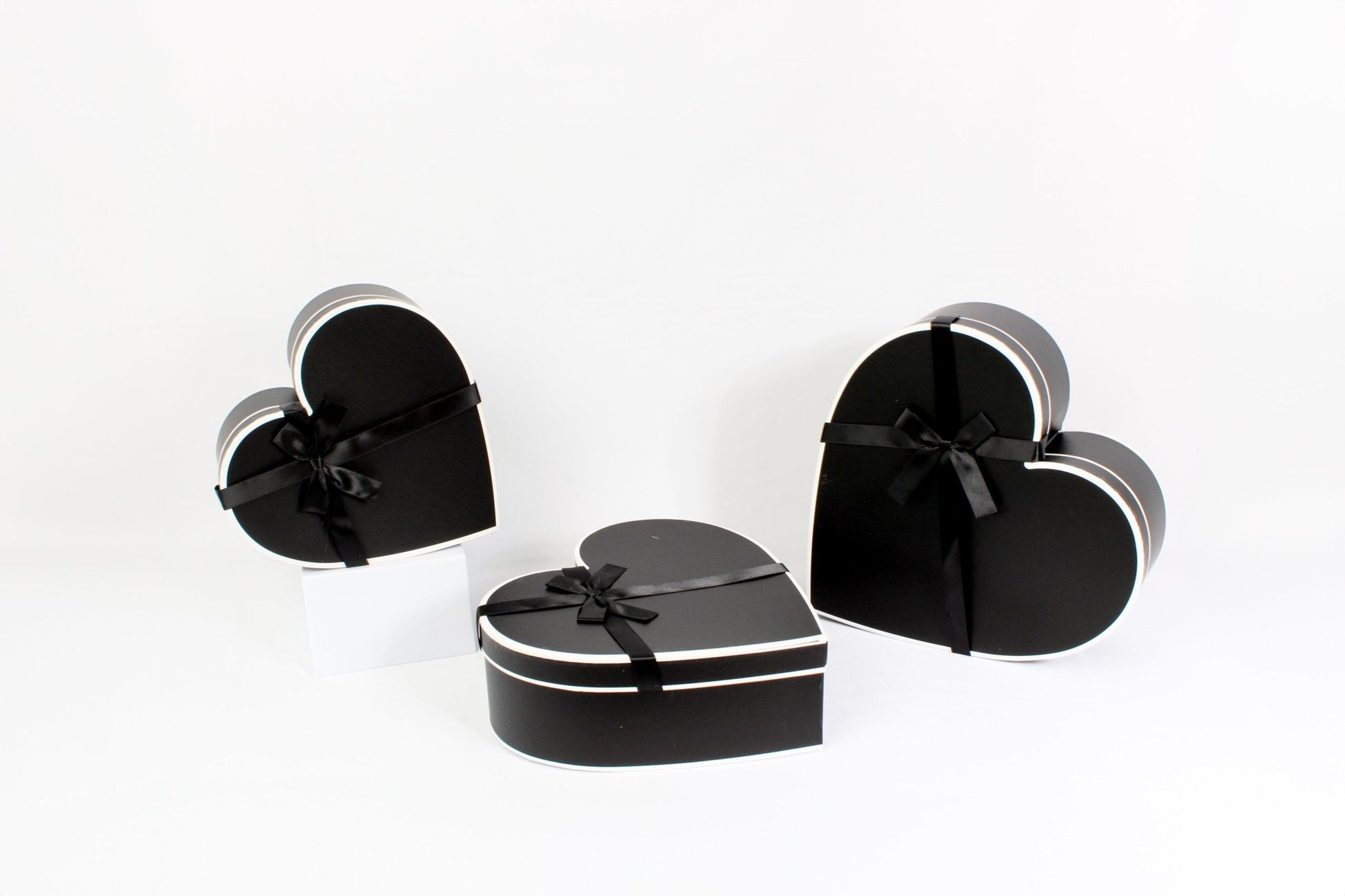 French Inspired Heart Shape Flower Gift Box with Ribbon - Elegant Supply