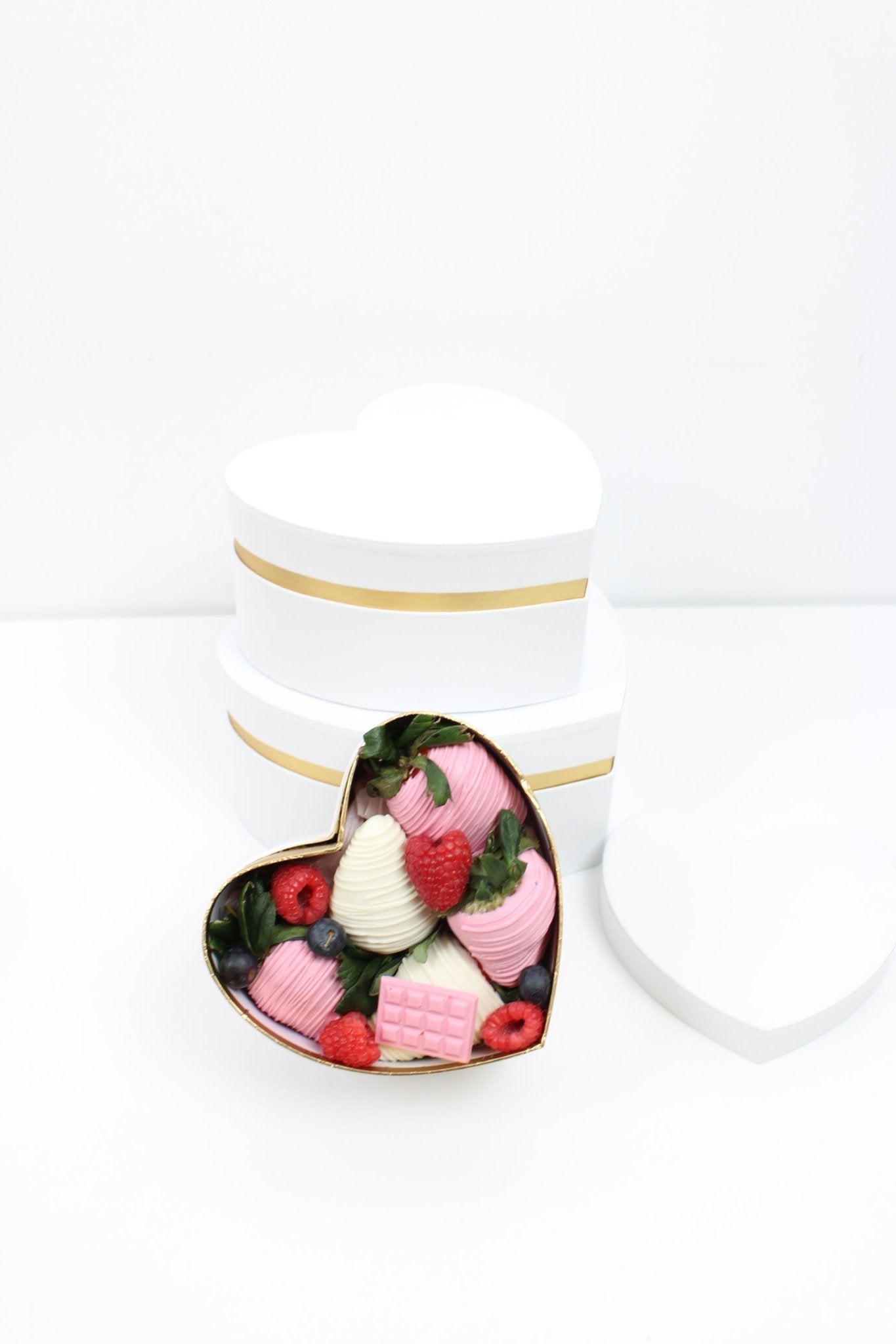Luxury Gold Heart Flower Box with Lid - Elegant Supply