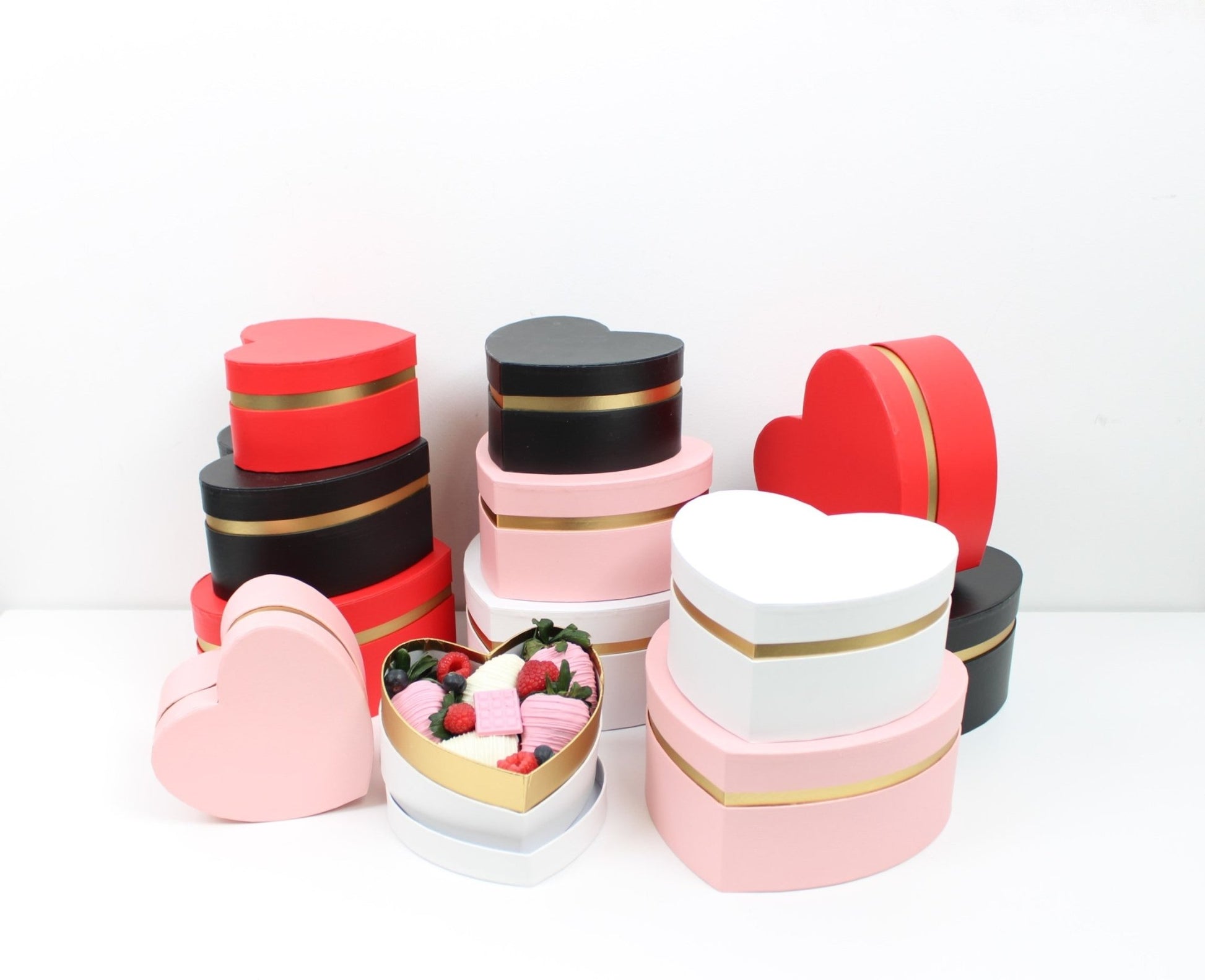 Luxury Gold Heart Flower Box with Lid - Elegant Supply