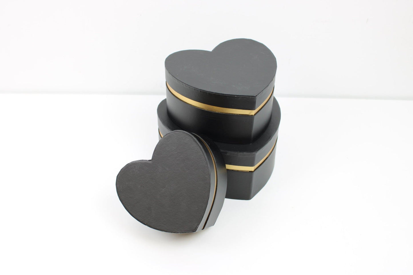 Luxury Gold Heart Flower Box with Lid - Elegant Supply