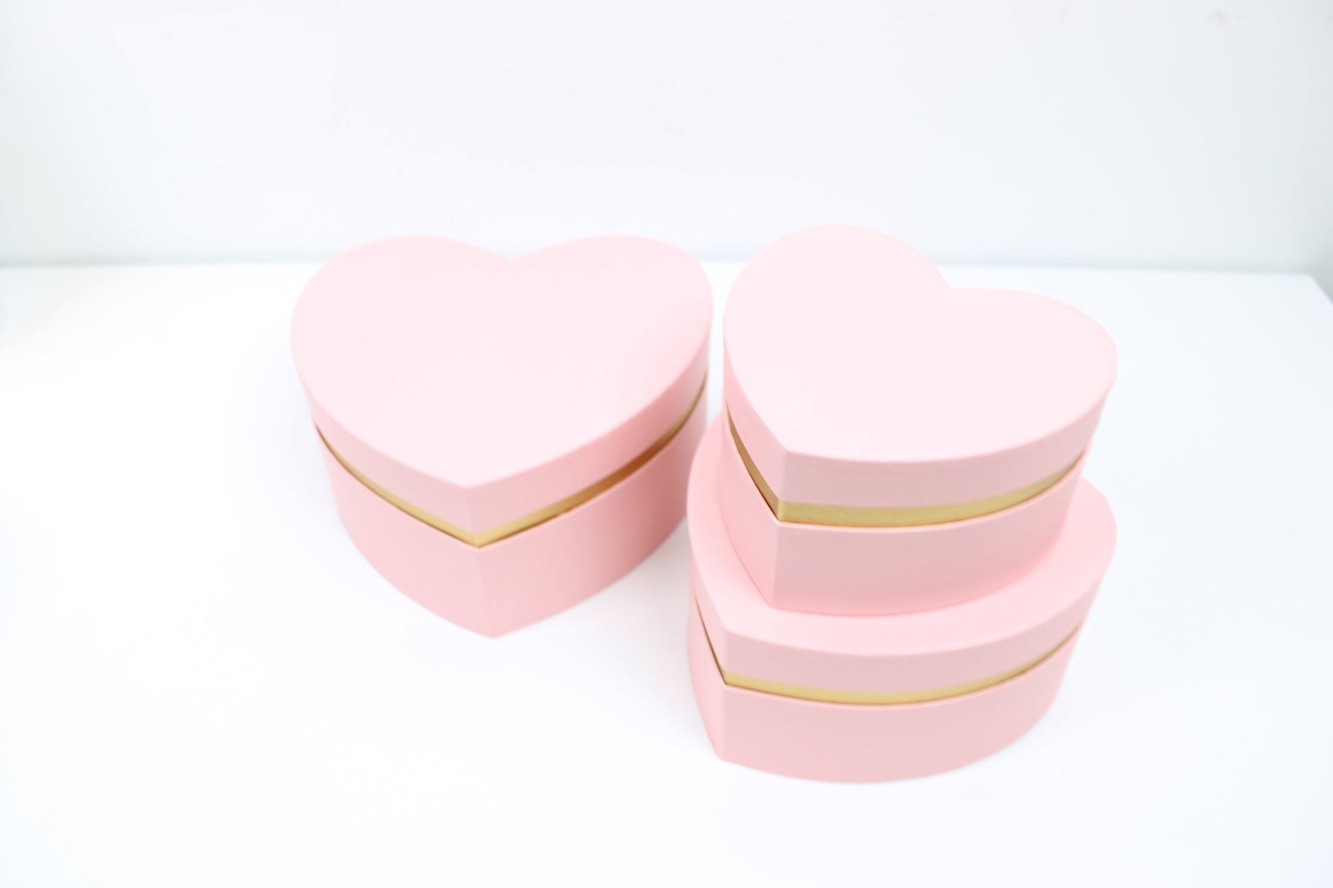 Luxury Gold Heart Flower Box with Lid - Elegant Supply