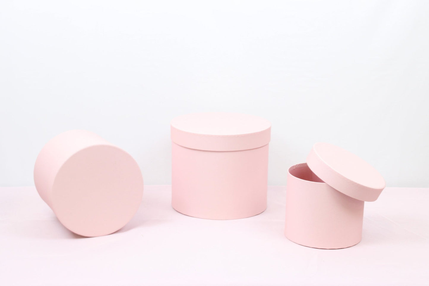 Shiny Round Flower Hat Box with Lid - Elegant Supply