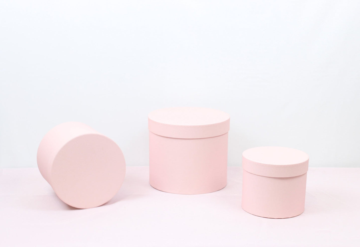 Shiny Round Flower Hat Box with Lid - Elegant Supply