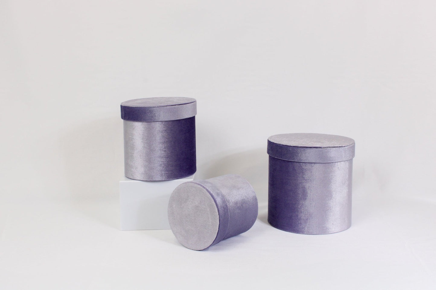 Velvet Round Flower Hat Box with Lid - Elegant Supply