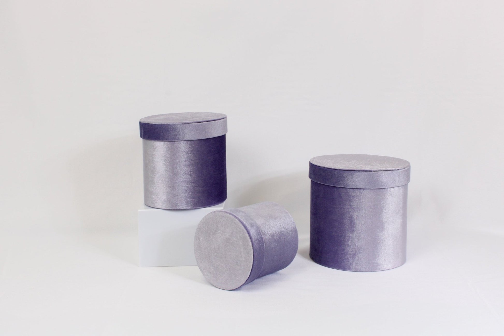 Velvet Round Flower Hat Box with Lid - Elegant Supply