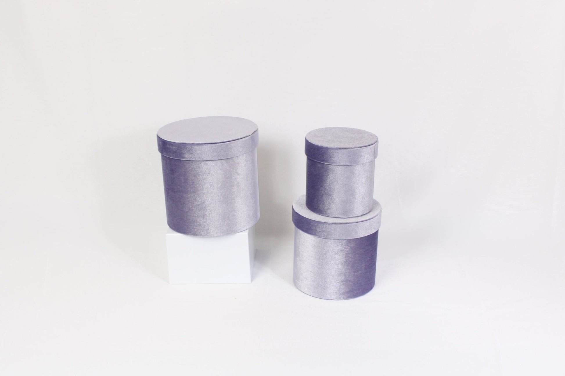 Velvet Round Flower Hat Box with Lid - Elegant Supply