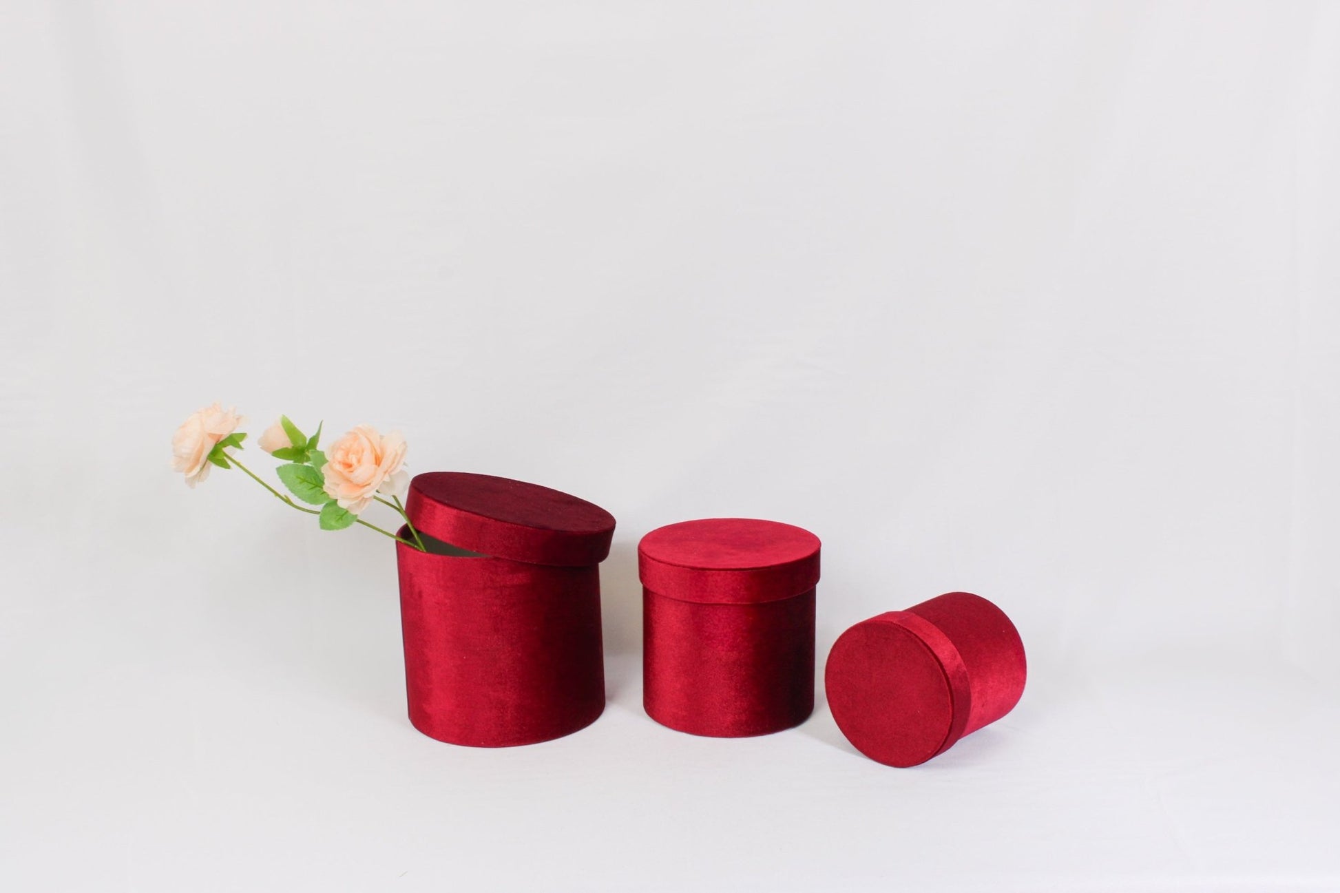 Velvet Round Flower Hat Box with Lid - Elegant Supply