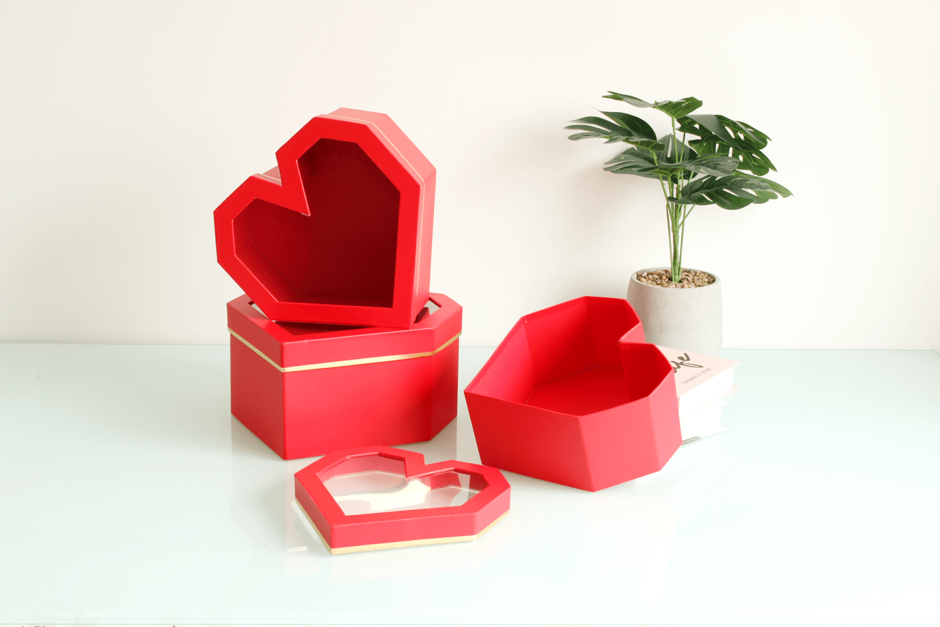 Diamond Heart Shape Flower Box with Clear Lid - Elegant Supply