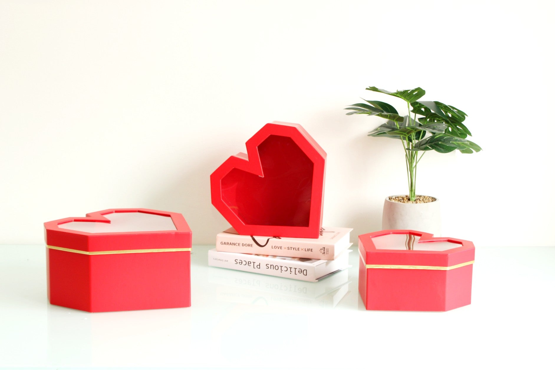 Diamond Heart Shape Flower Box with Clear Lid - Elegant Supply
